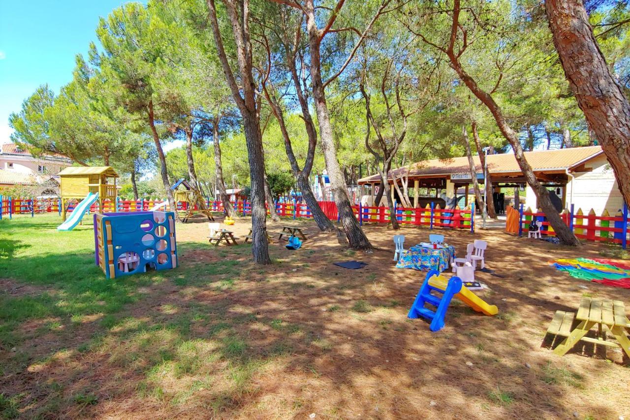 Happy Camp Mobile Homes In Centro Vacanze Bi Village Fažana Esterno foto